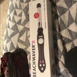 Beachwaver brand NIB 1 inch rotating curling iron